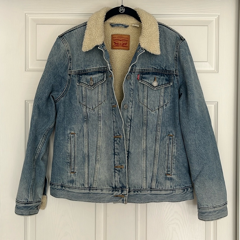 Levi’s Denim Trucker Jacket - Sherpa Lined!